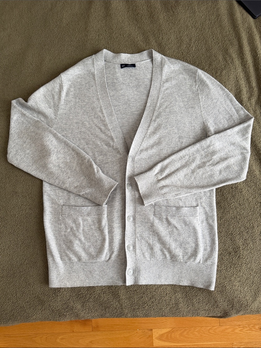 GAP Men's Light Gray V-Neck Button Cardigan